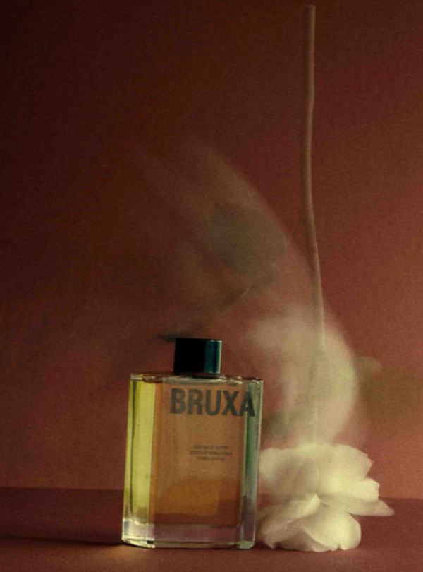 BRUXA perfume bottle with smoke effect on a dark background